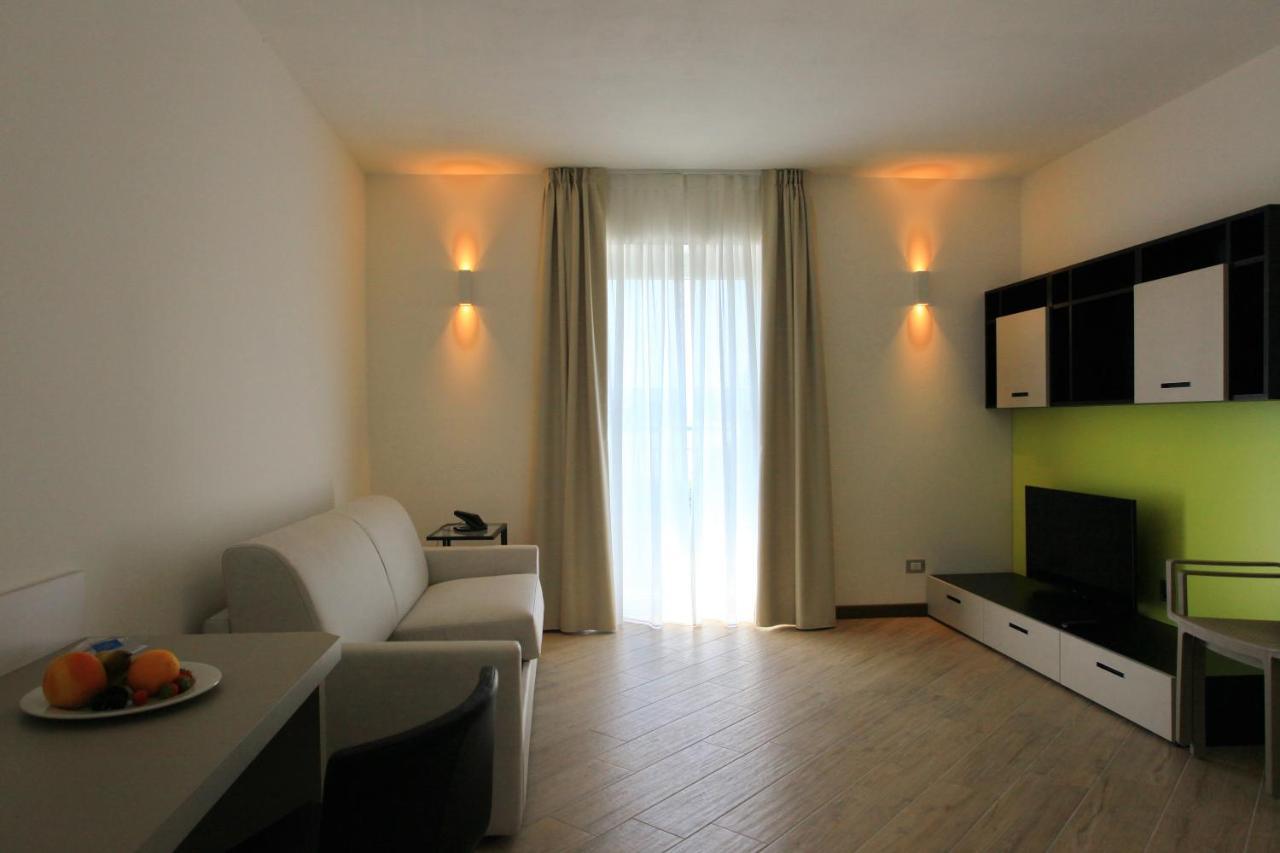 Hotel Ponti Angera Exteriér fotografie