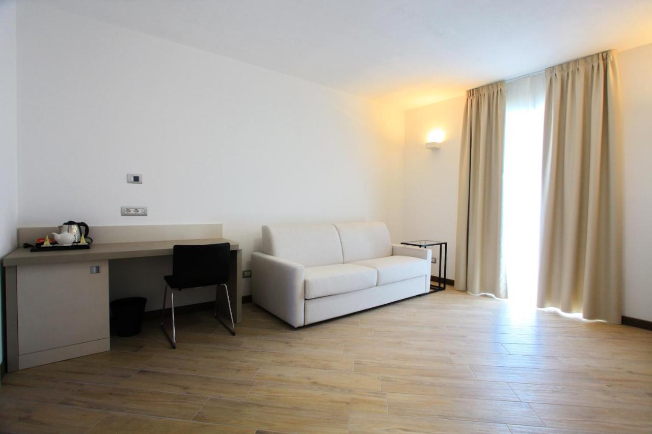 Hotel Ponti Angera Exteriér fotografie